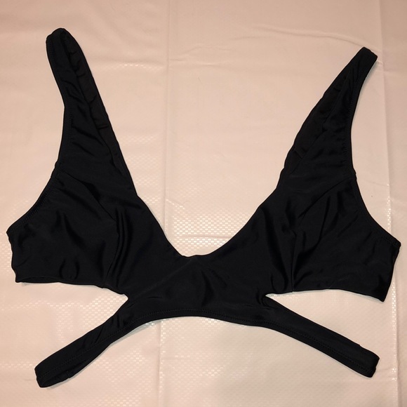 NASTY GAL Alina Ribbed Cutout Strappy Bikini Top - Picture 4 of 6